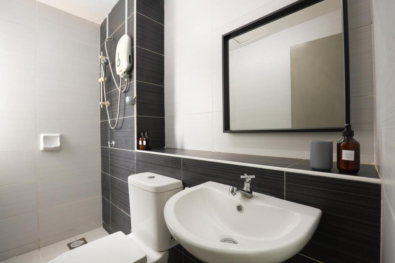 Cozy 3-Bedroom Condo With Pool - Seri Kembangan Eksteriør bilde