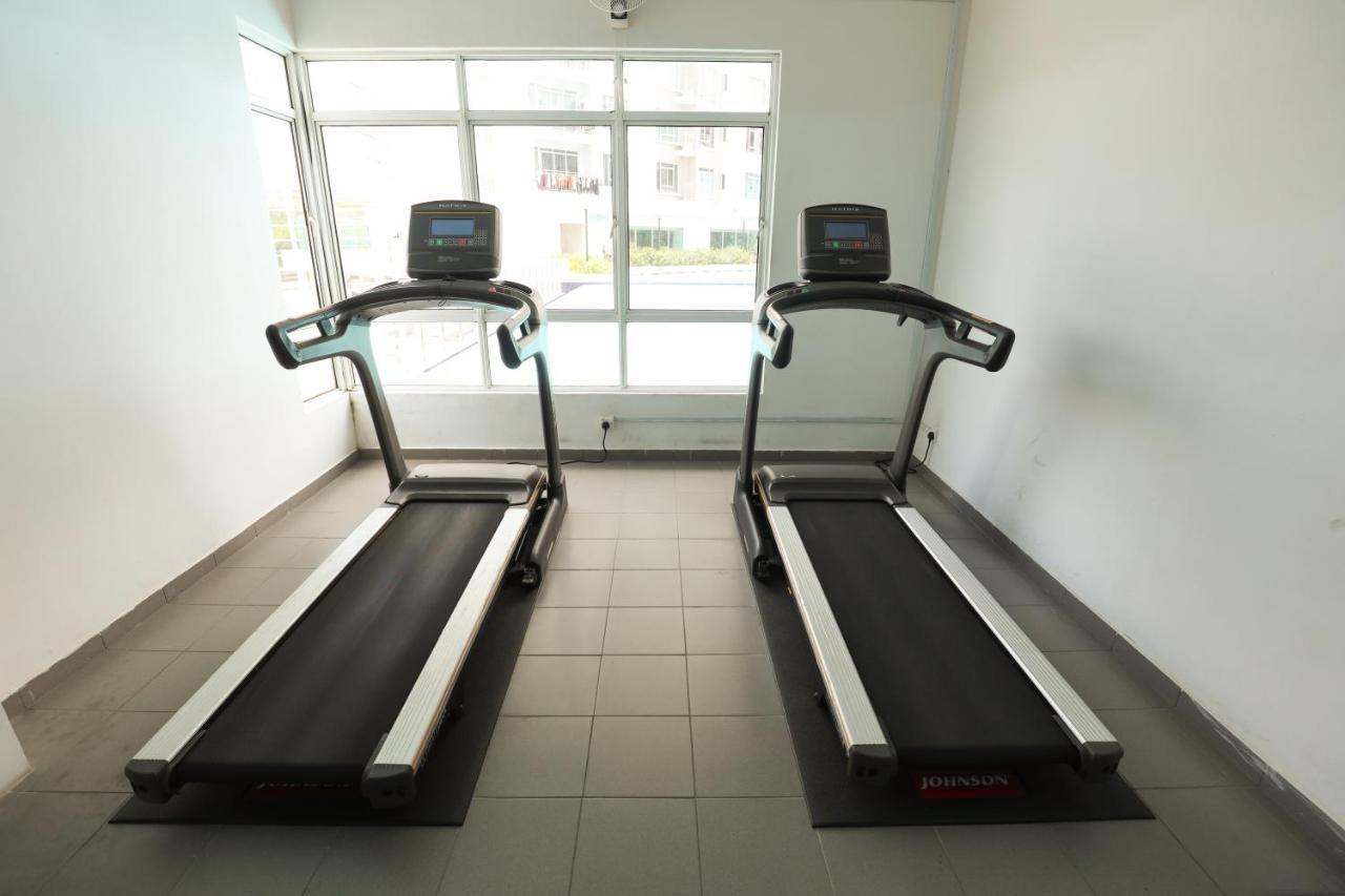 Cozy 3-Bedroom Condo With Pool - Seri Kembangan Eksteriør bilde