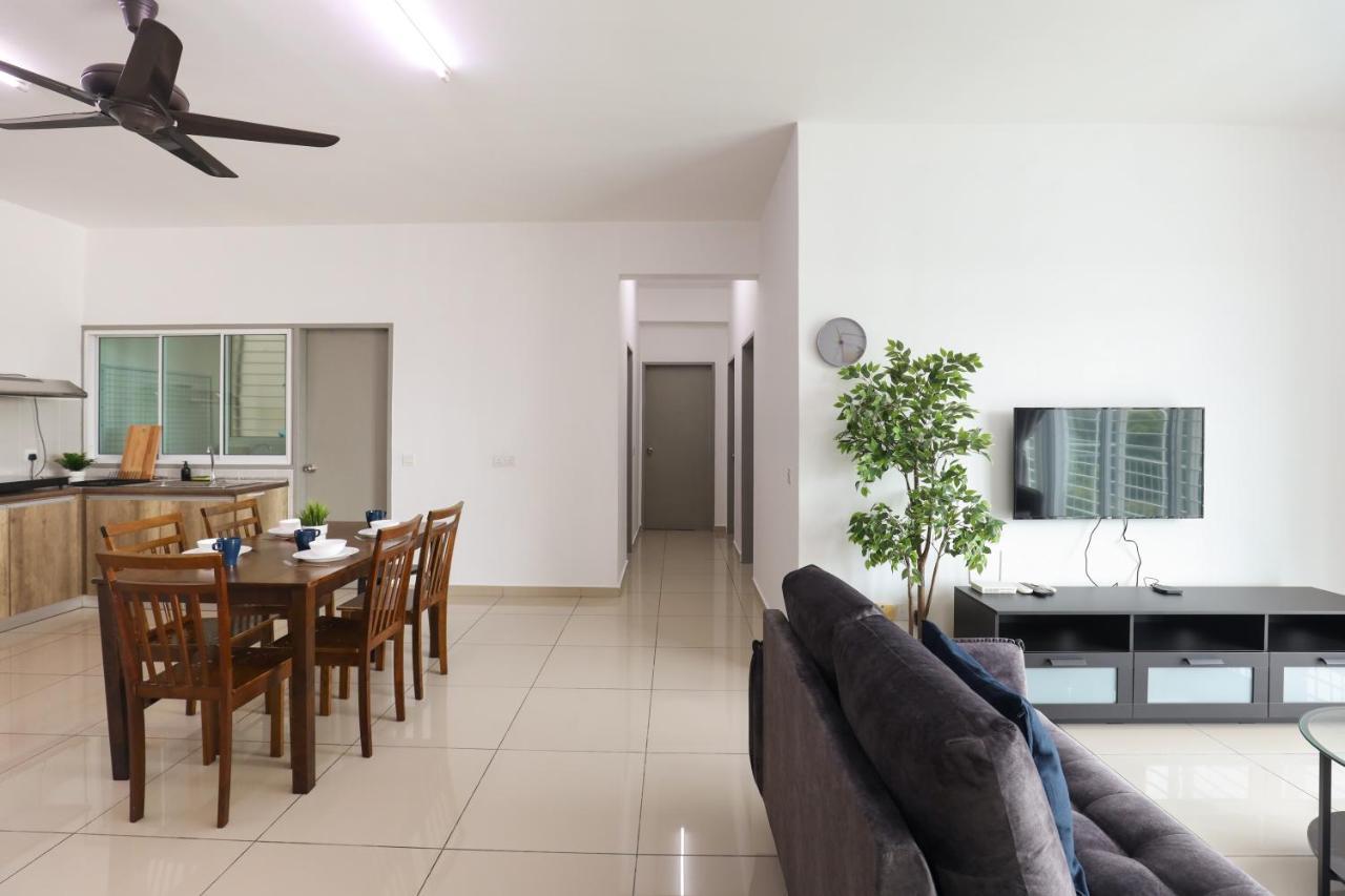 Cozy 3-Bedroom Condo With Pool - Seri Kembangan Eksteriør bilde