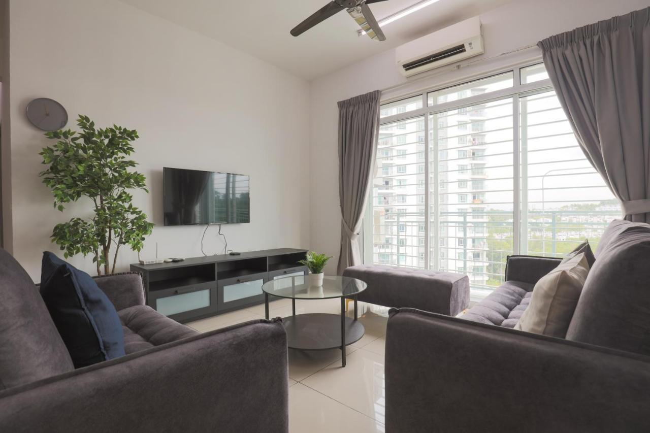 Cozy 3-Bedroom Condo With Pool - Seri Kembangan Eksteriør bilde